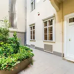 Stones And Wood Apartment With Ac