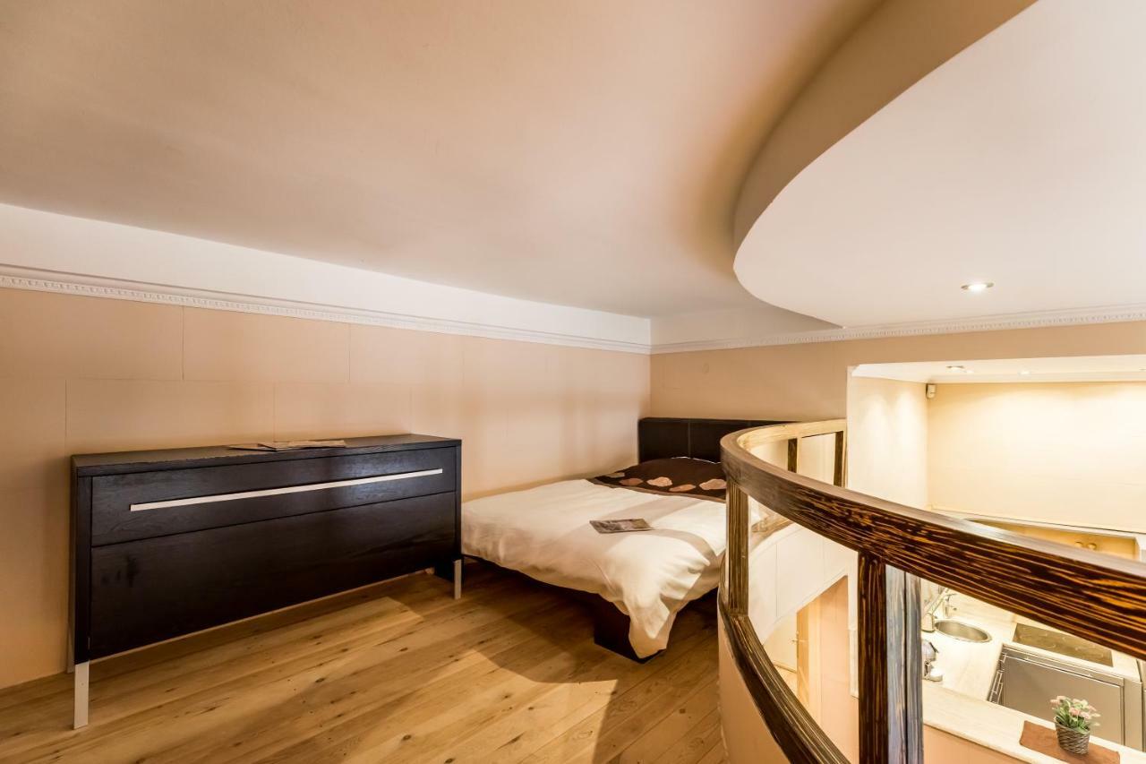 Apartment Stones And Wood With Ac Budapest