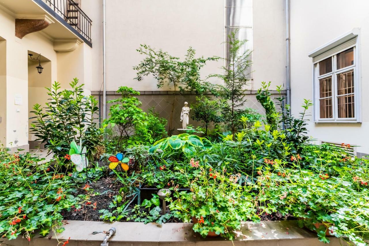 Stones And Wood With Ac Apartment Budapest