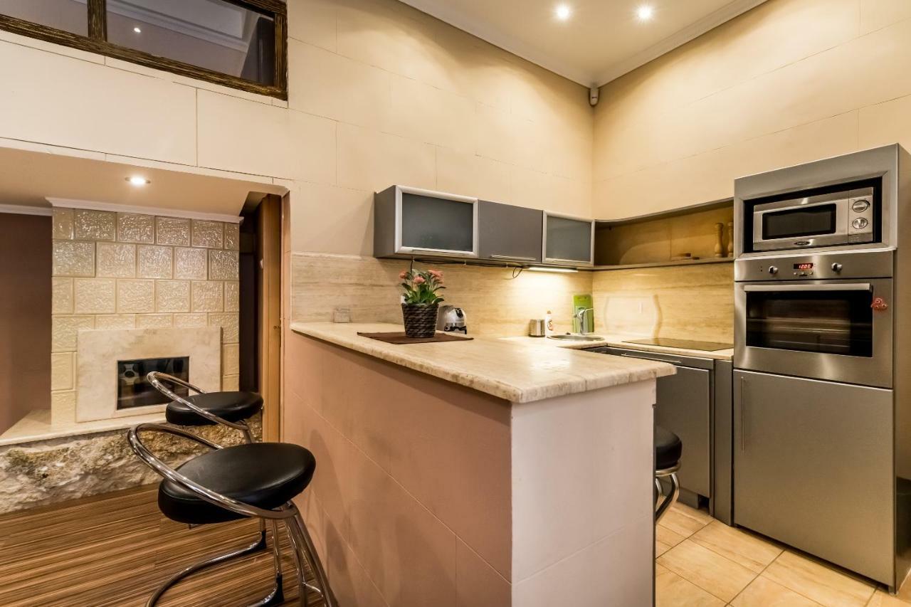 Apartment Stones And Wood With Ac