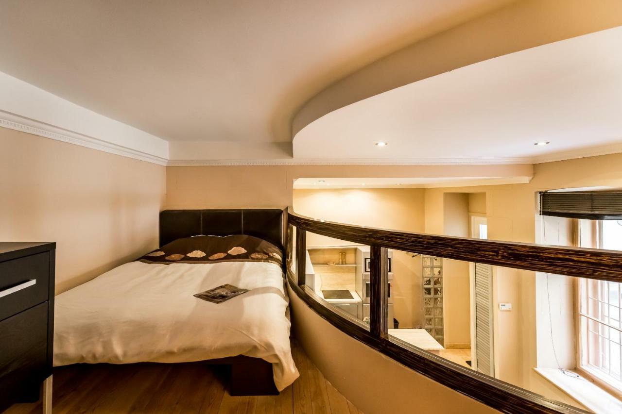 Apartment Stones And Wood With Ac
